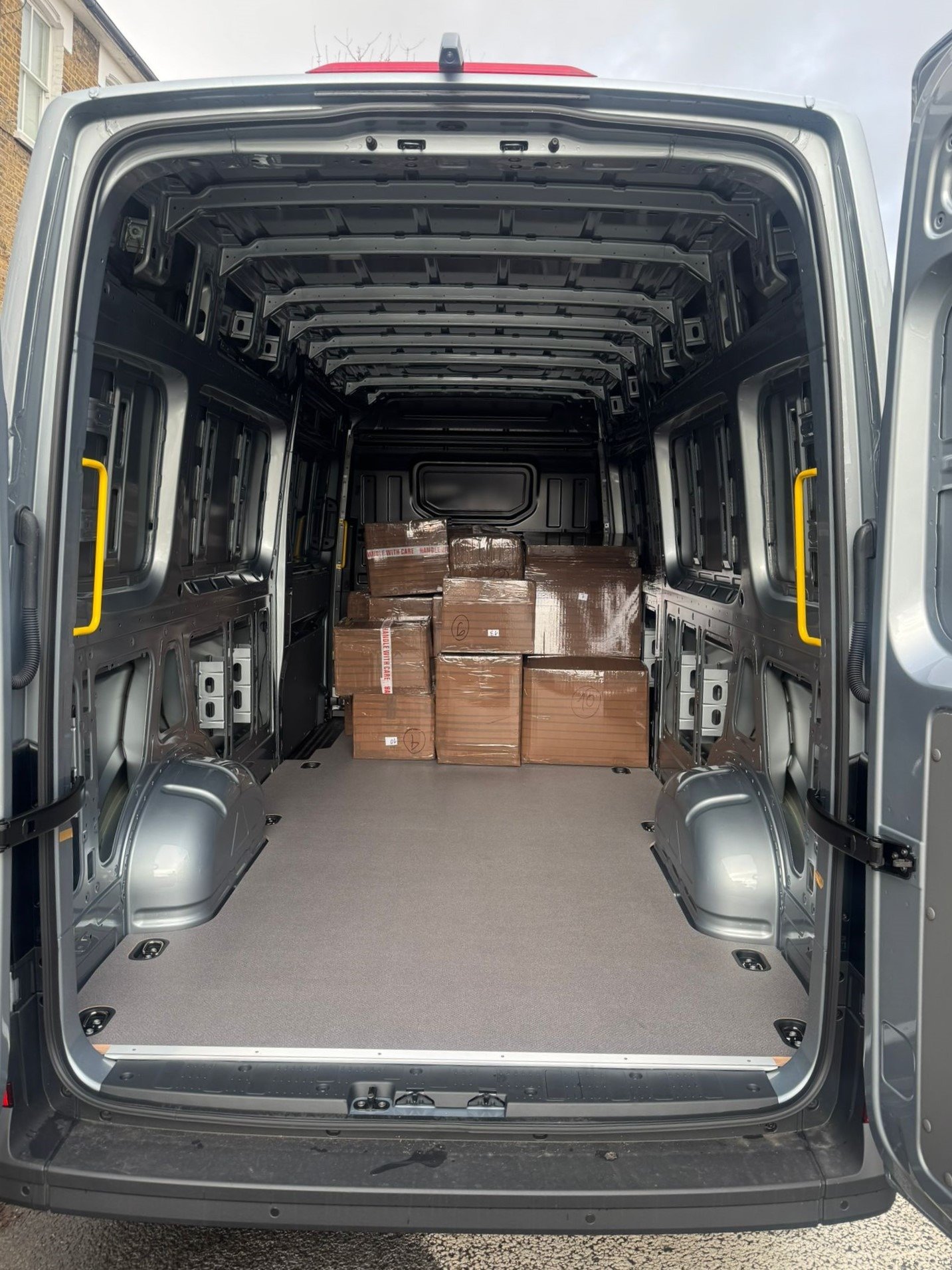 Professional logistics company providing courier services in London